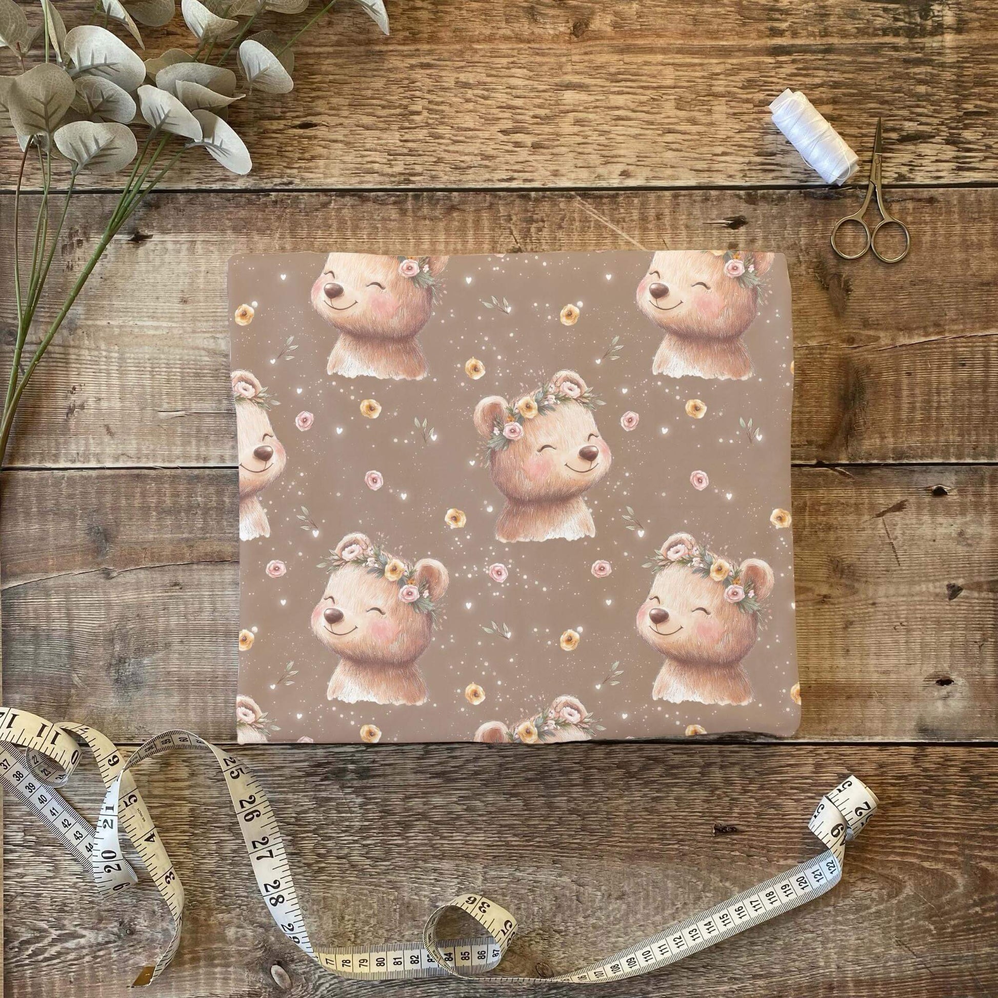 „Jersey Kinderstoff mit Bärenmotiv – OEKO-TEX zertifiziert & liebevoll illustriert“