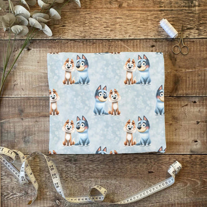 „Jersey Kinderstoff mit Hundemotiv – OEKO-TEX zertifiziert & liebevoll illustriert“