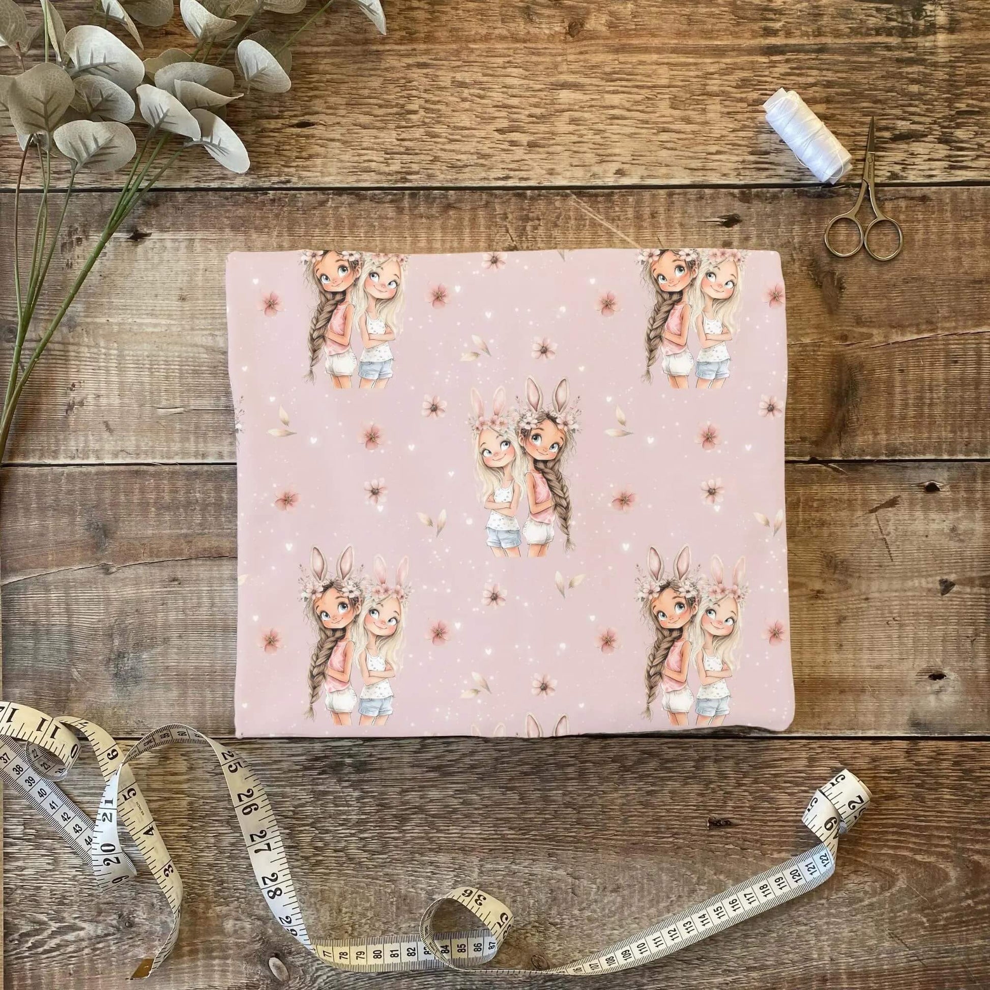 „Jersey Kinderstoff mit Hasenohren – OEKO-TEX zertifiziert & liebevoll illustriert“