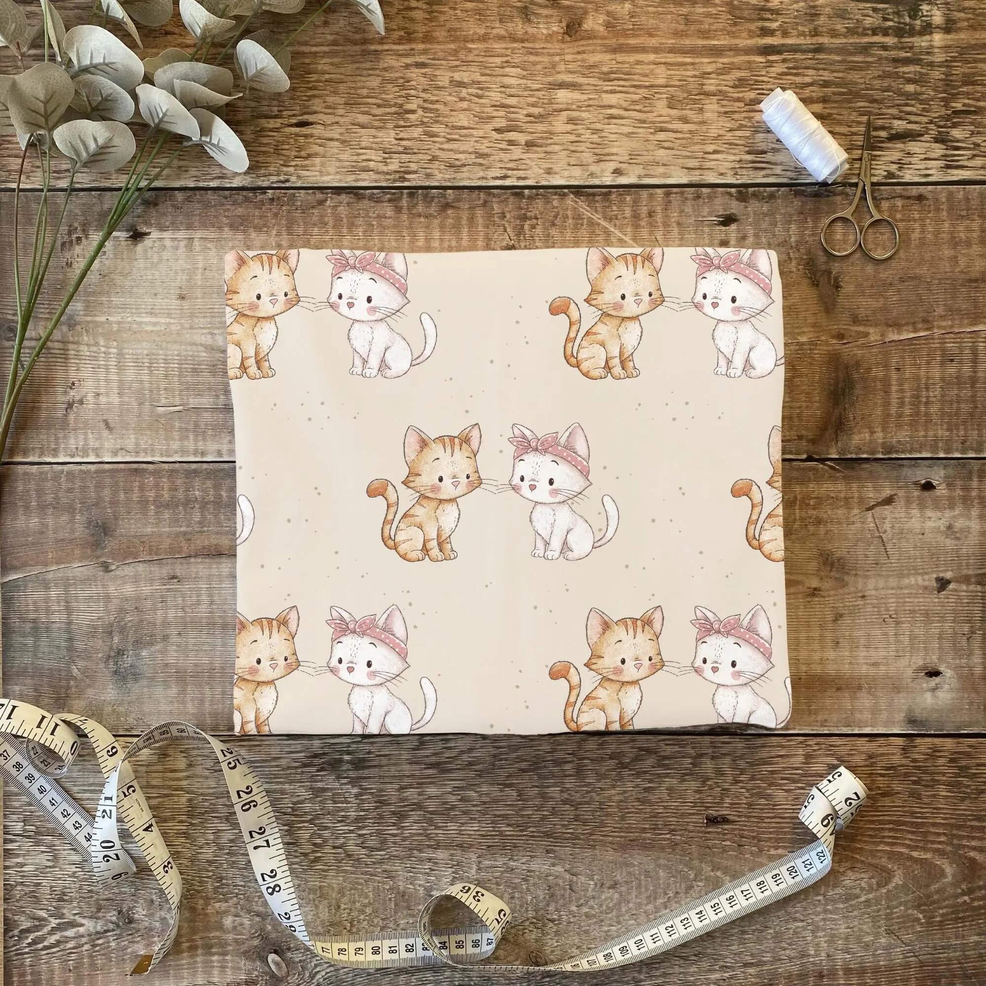 „Jersey Kinderstoff mit Katzenmotiv – OEKO-TEX zertifiziert & vielseitig kombinierbar“
