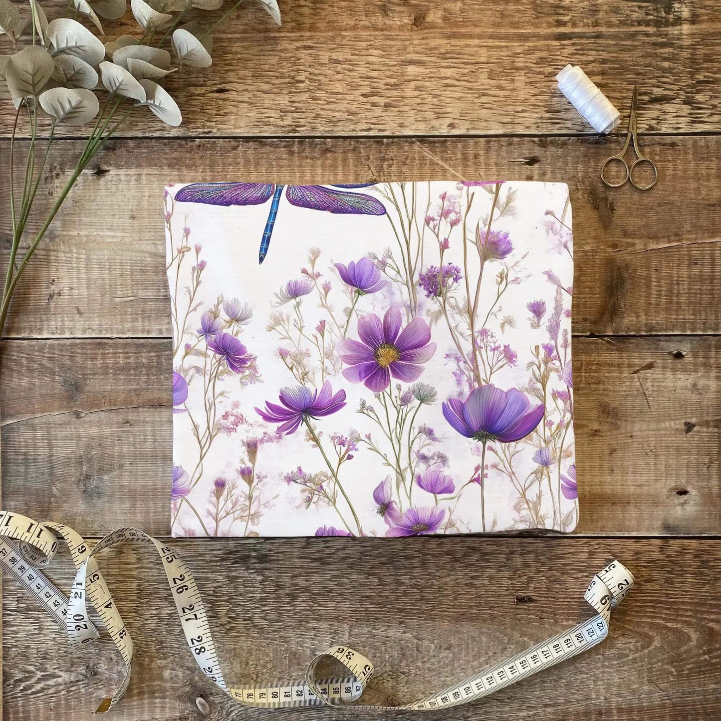 „Jersey Kinderstoff mit Libellenmotiv – OEKO-TEX zertifiziert & liebevoll illustriert“