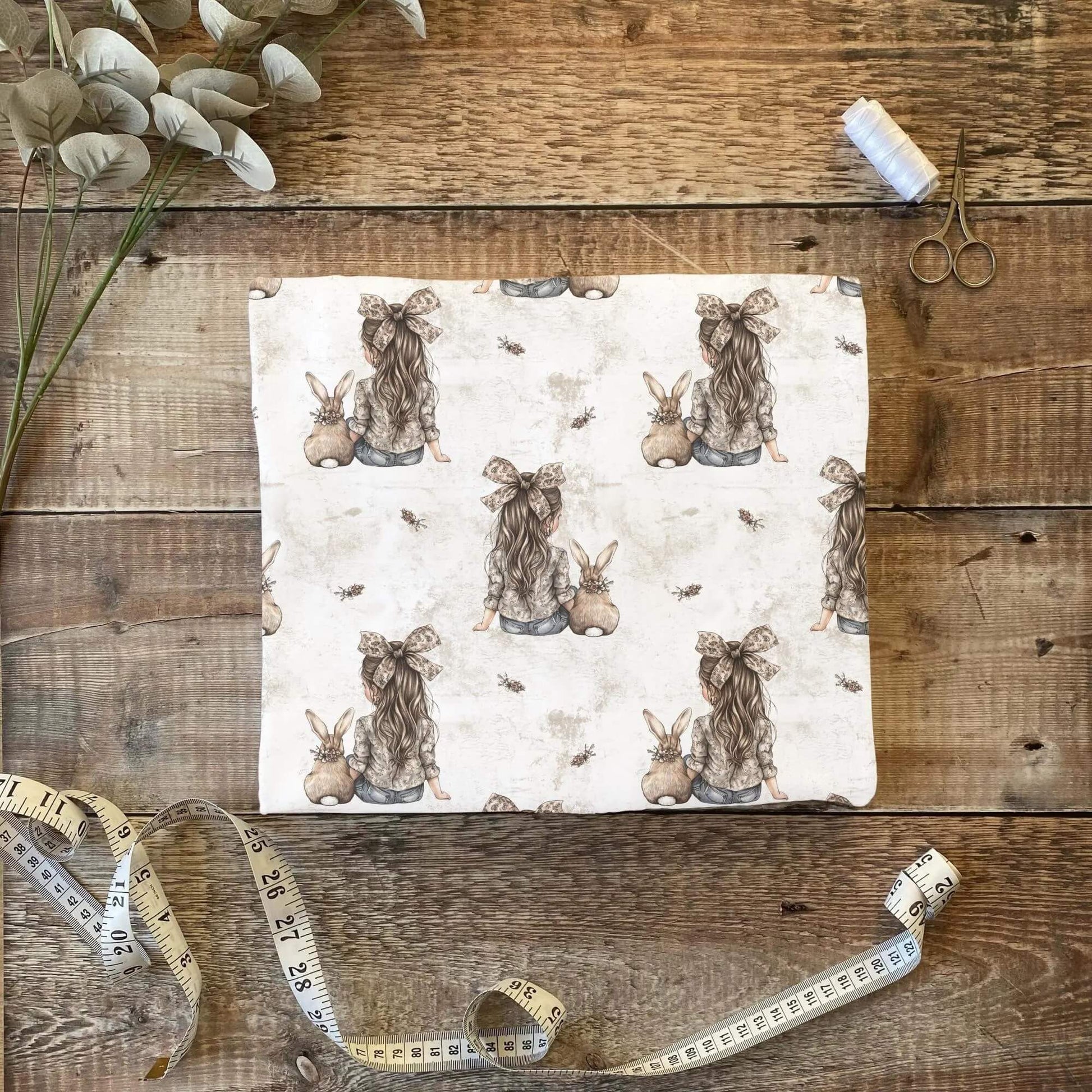 „Jersey Kinderstoff mit Maedchenmotiv – OEKO-TEX zertifiziert & liebevoll illustriert“