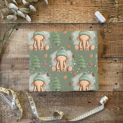 „Jersey Kinderstoff mit Mammut Motiv – OEKO-TEX zertifiziert & liebevoll illustriert“