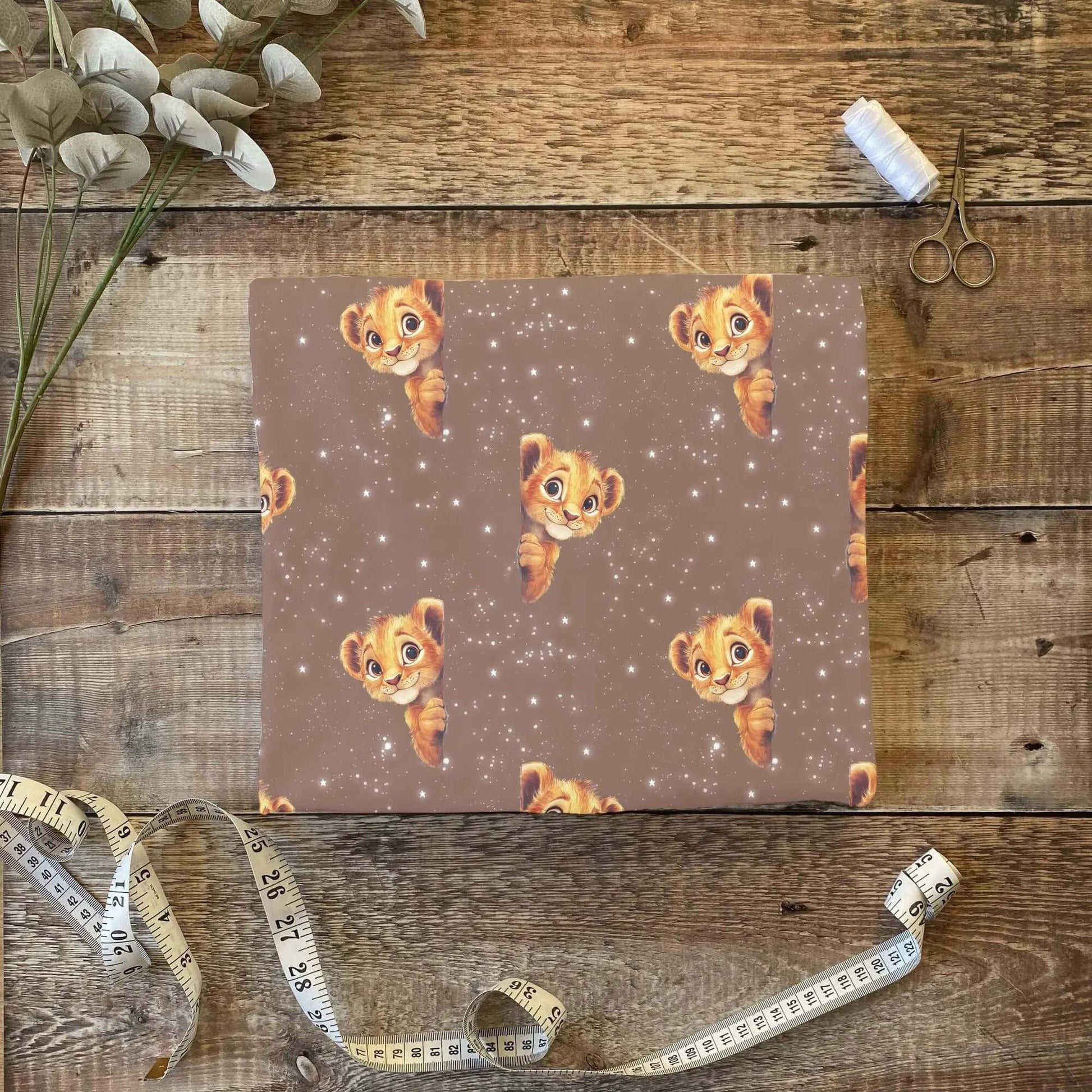 „Jersey Kinderstoff mit Tigerdesign – OEKO-TEX zertifiziert & liebevoll illustriert“