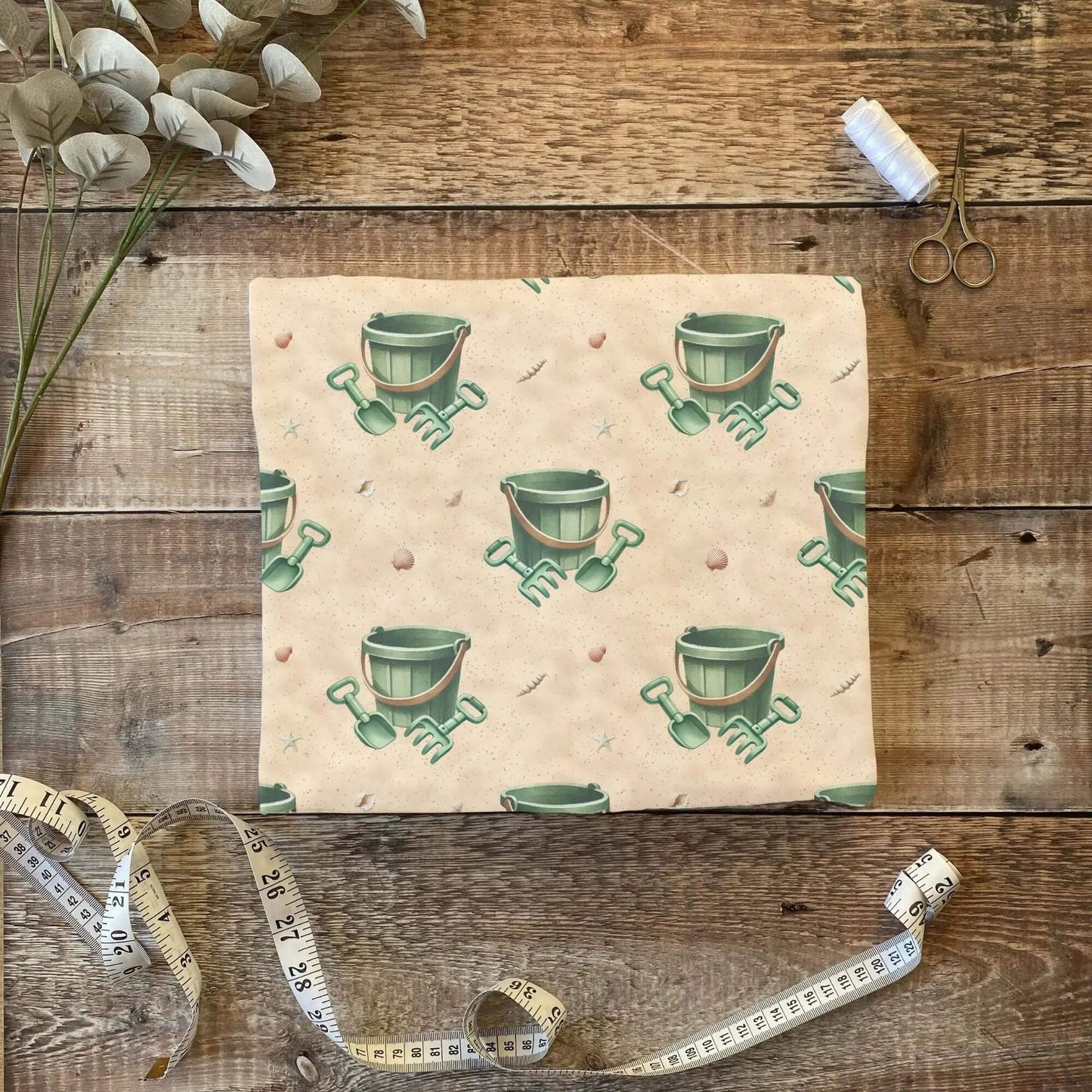 „Jersey Kinderstoff mit Strandmotiv – OEKO-TEX zertifiziert & liebevoll illustriert“