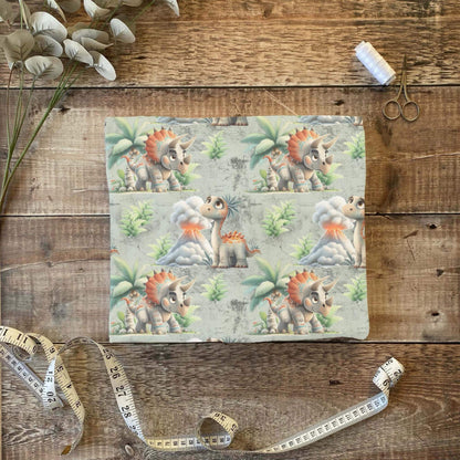 „Jersey Kinderstoff mit Dino Motiv – OEKO-TEX zertifiziert & liebevoll illustriert“