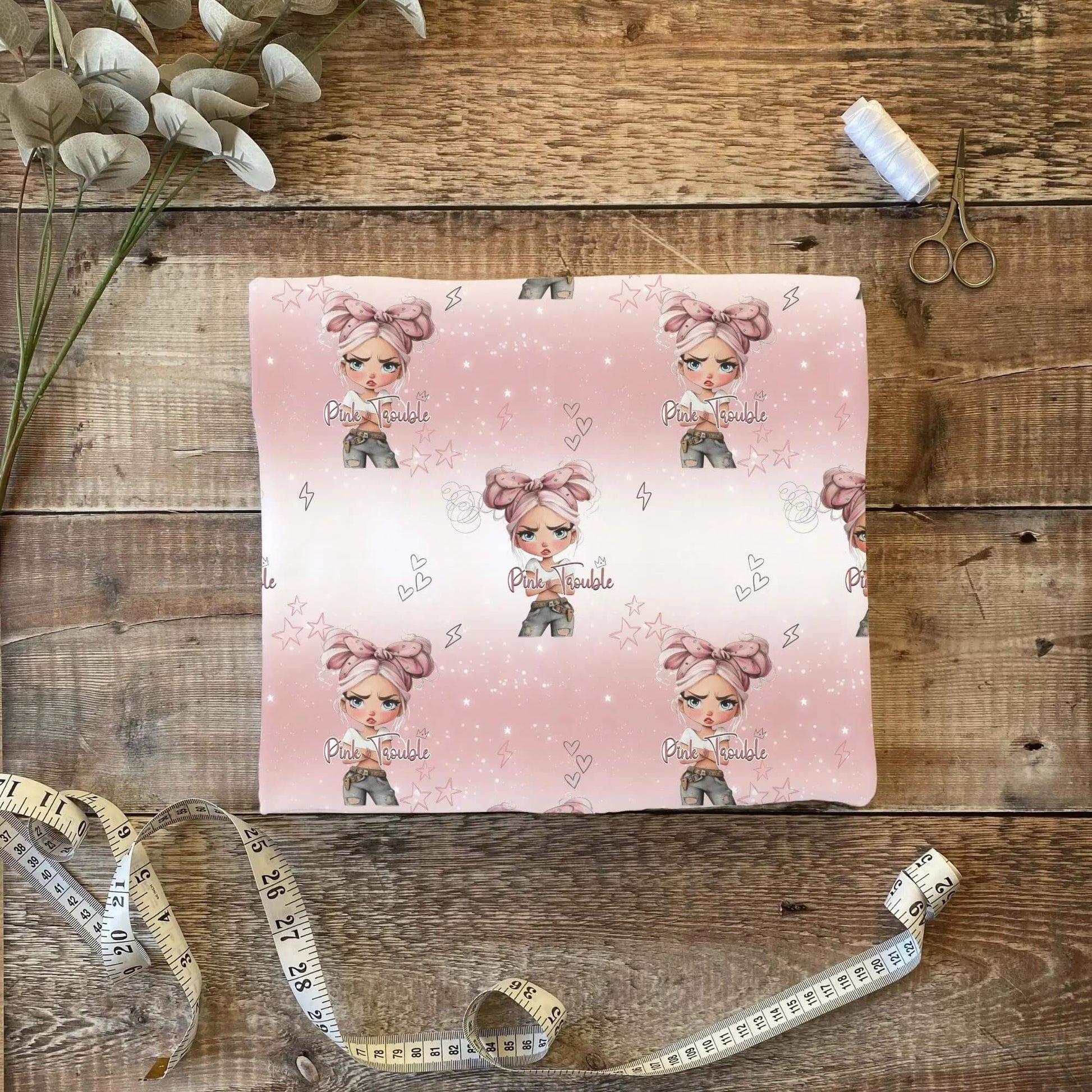 „Jersey Kinderstoff mit Powergirl-Motiv – OEKO-TEX zertifiziert & liebevoll illustriert“