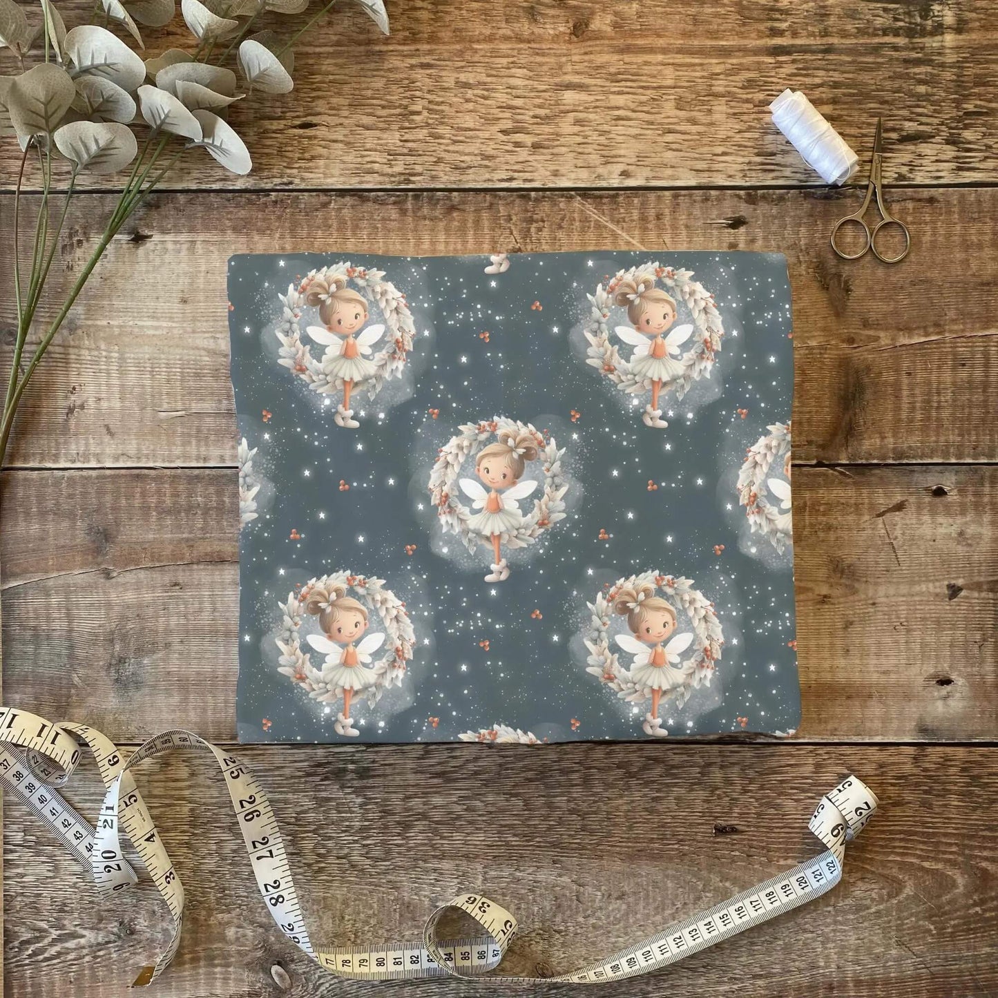 „Jersey Kinderstoff mit Feenmuster – OEKO-TEX zertifiziert & liebevoll illustriert“