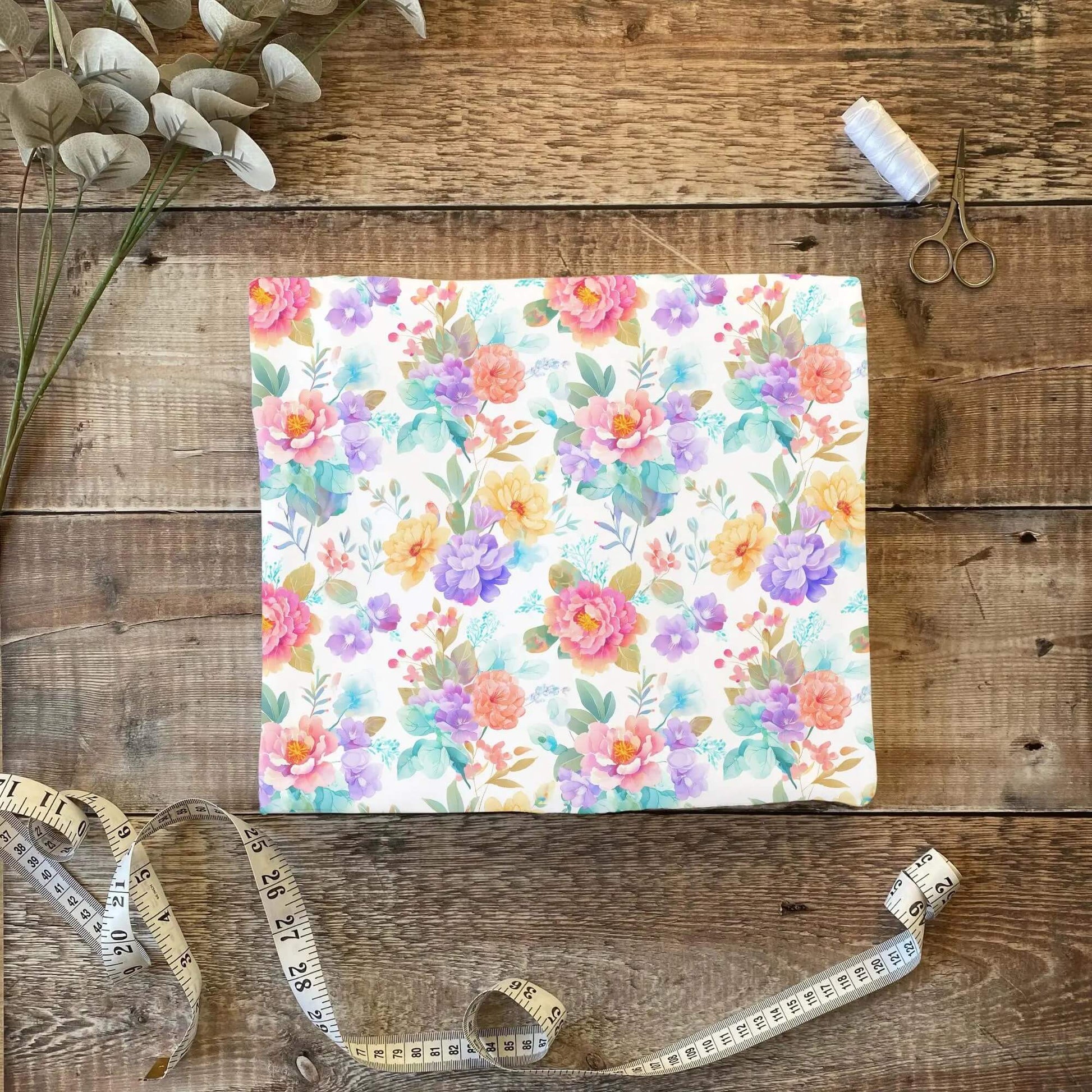 „Jersey Kinderstoff mit floralen Motiven – OEKO-TEX zertifiziert & liebevoll illustriert“