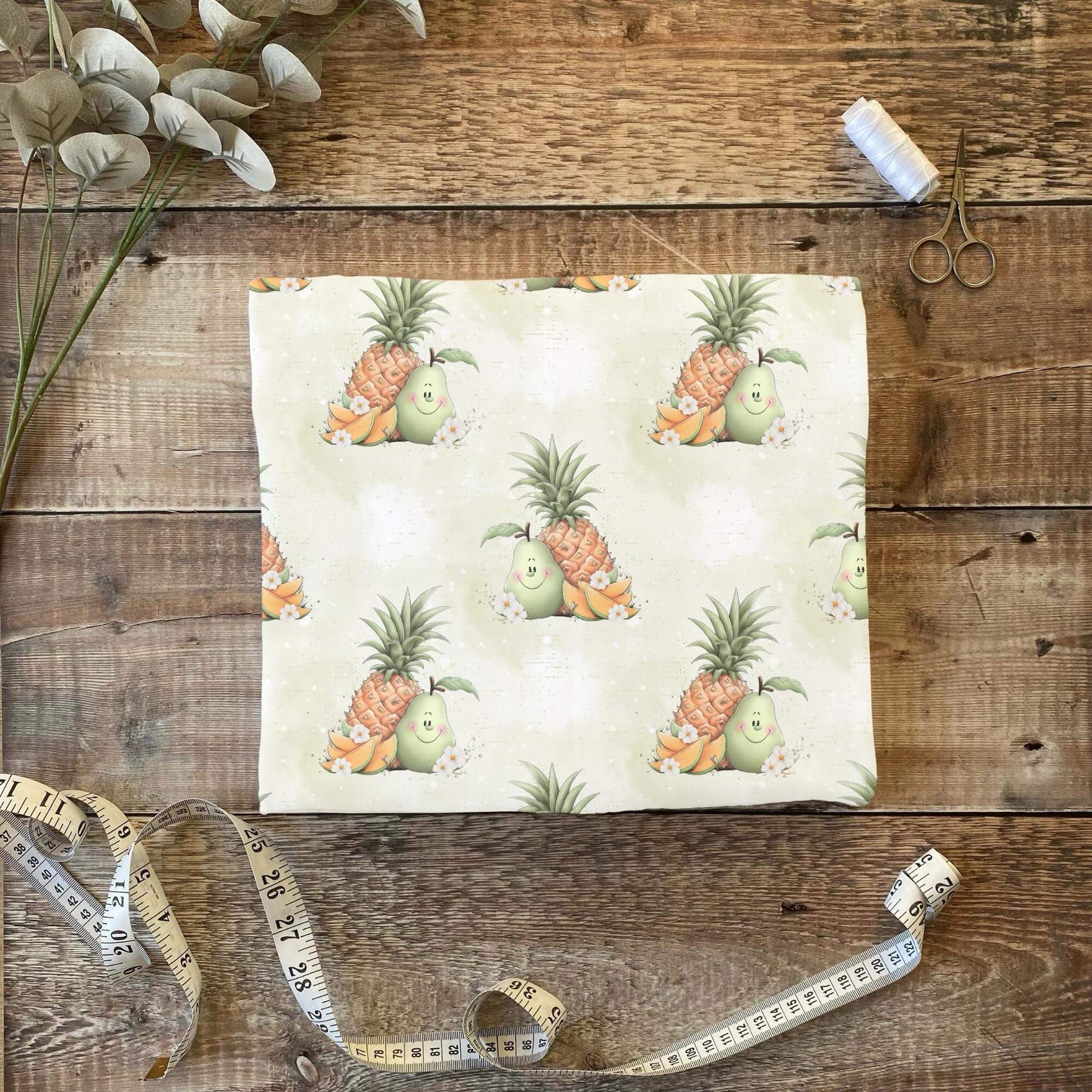 „Jersey Kinderstoff mit Fruchtmotiv – OEKO-TEX zertifiziert & liebevoll illustriert“