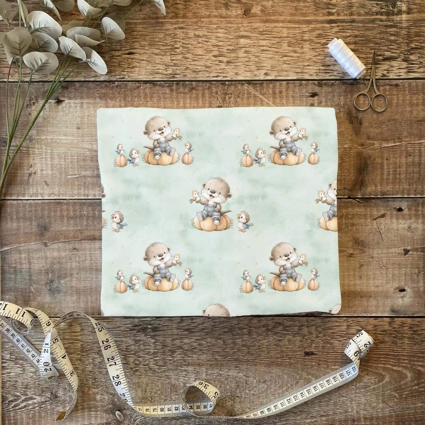 „Jersey Kinderstoff mit Ottermotiv – OEKO-TEX zertifiziert & liebevoll illustriert“