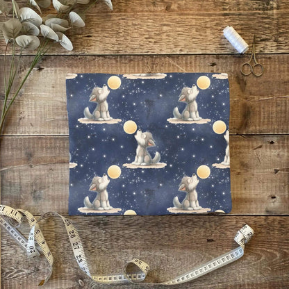 „Jersey Kinderstoff mit Wolfmotiv – OEKO-TEX zertifiziert & liebevoll illustriert“