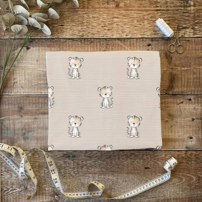 „Jersey Kinderstoff mit Tigermotiv – OEKO-TEX zertifiziert & liebevoll illustriert“