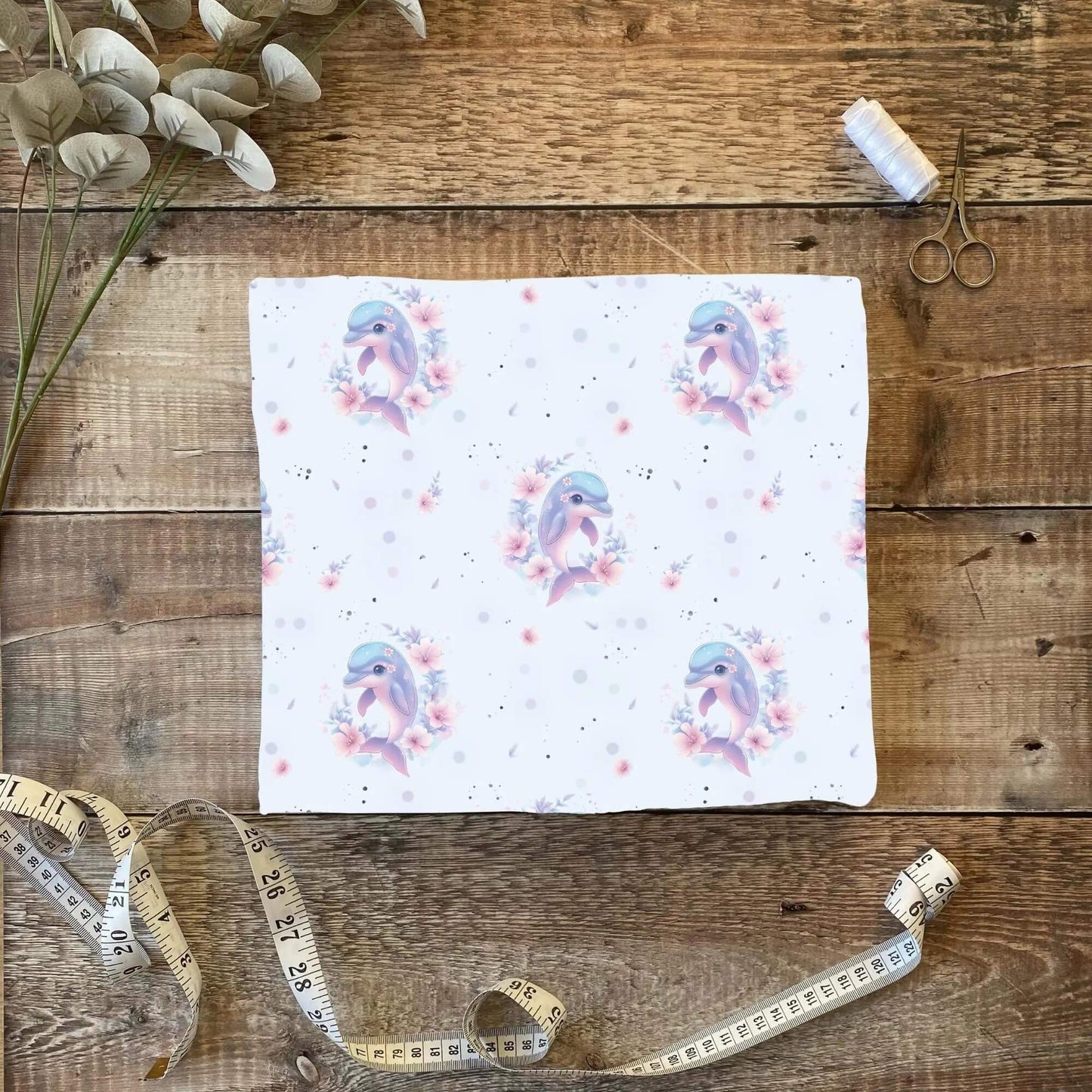 „Jersey Kinderstoff mit Delphinmotiv – OEKO-TEX zertifiziert & liebevoll illustriert“