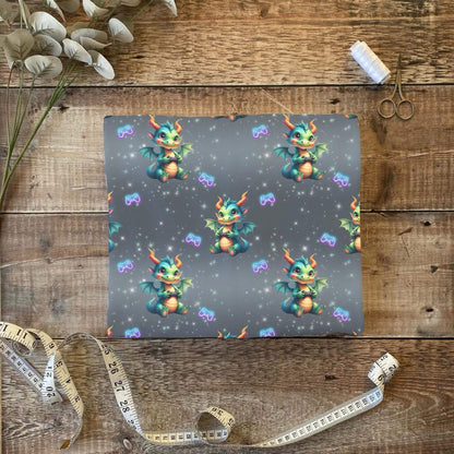 „Jersey Kinderstoff mit Gaming-Drache – OEKO-TEX zertifiziert & liebevoll illustriert“