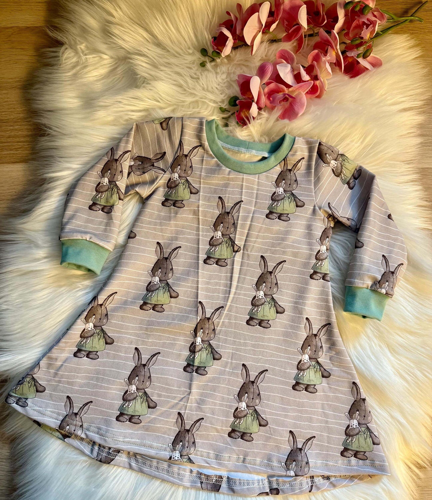 Jersey Kleid Größe 80 mit niedlichem Hasenprint
