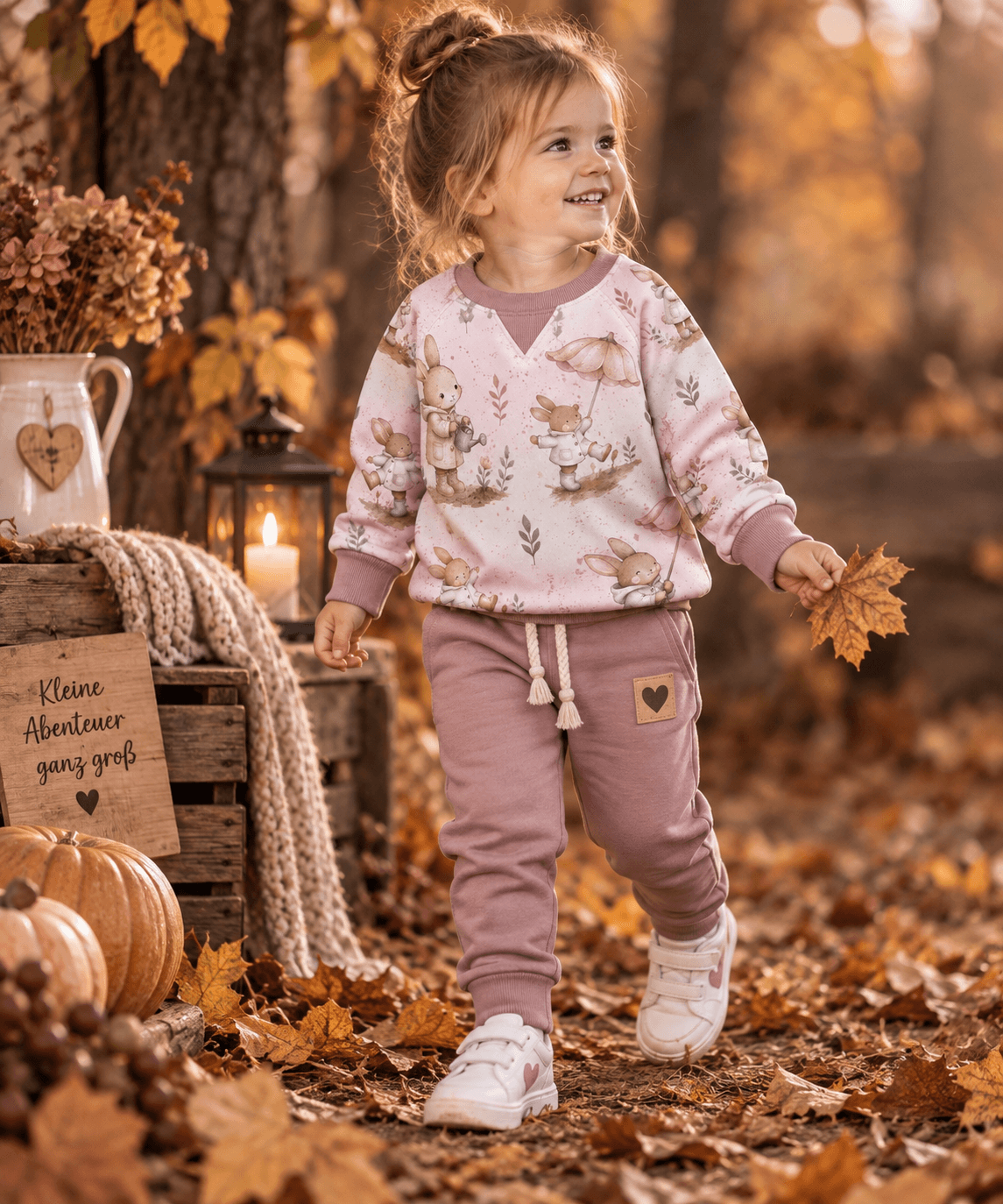 Kinderstoff Häschen im Blütenregen Mädchen Herbstspaziergang
