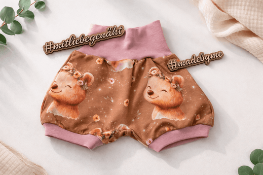 Babykleidung Handmade Hose kurz Bär Blumenkranz French Terry
