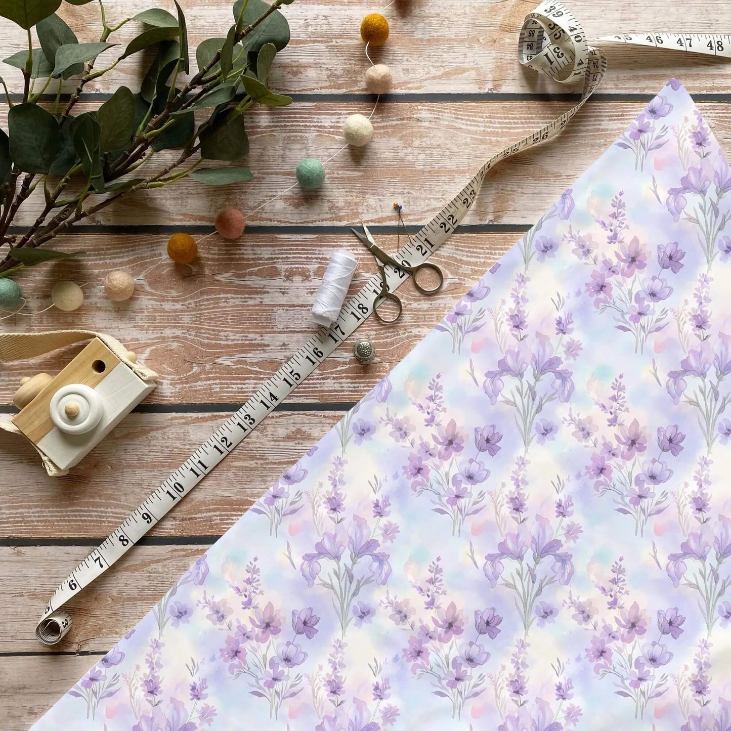 Lavendelgarten French Terry – hochwertiger Blumenstoff mit Lavendel & Flieder
