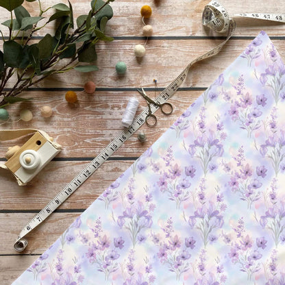 Lavendelgarten French Terry – hochwertiger Blumenstoff mit Lavendel & Flieder

