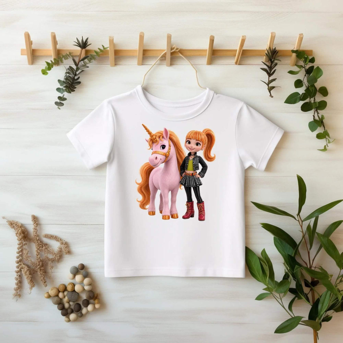 Nahaufnahme DTF Bügelbild pinkes Einhorn mit orangefarbener Mähne und goldenem Horn