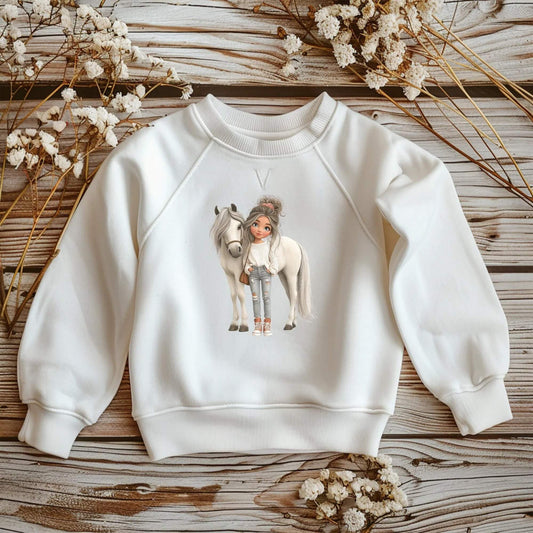 Mädchen und Pferd DTF Bügelbild 18x15 cm auf weißem Kinder Pullover
