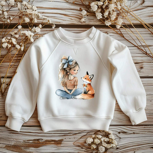 Fuchsmädchen DTF Bügelbild 16x15 cm auf weißem Kinder Pullover
