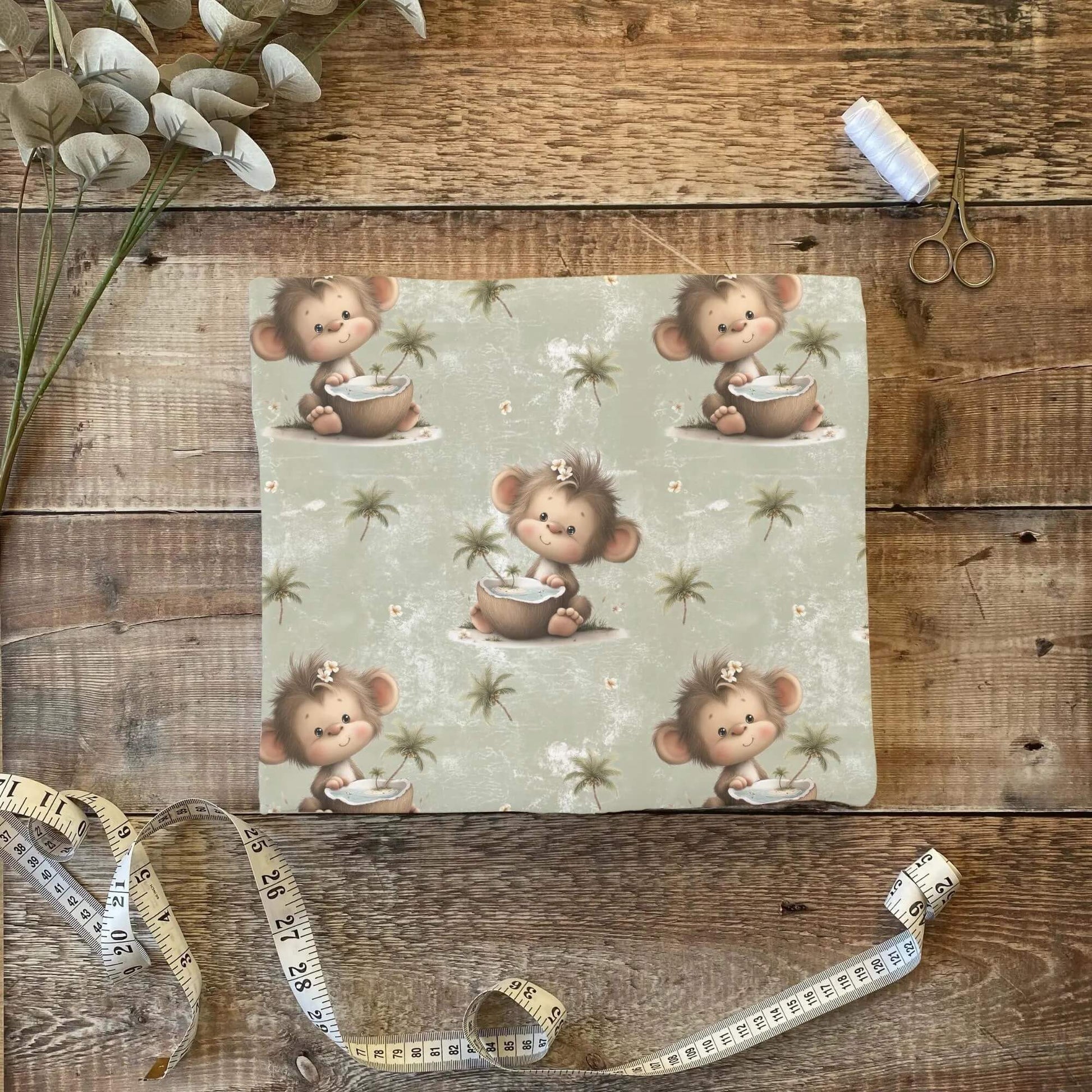 Niedlicher Affe French Terry – hochwertiger Kinderstoff mit Affe & Palmen
