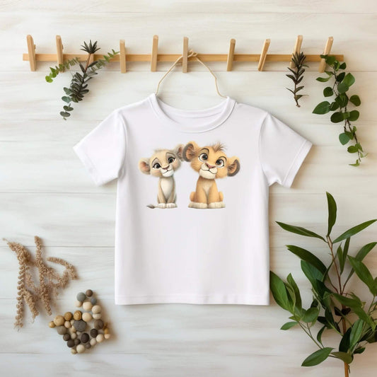 Weißer Kinder-Sweatshirt mit DTF Bügelbild zwei Löwenbabys, Bügelmotiv 13x18 cm