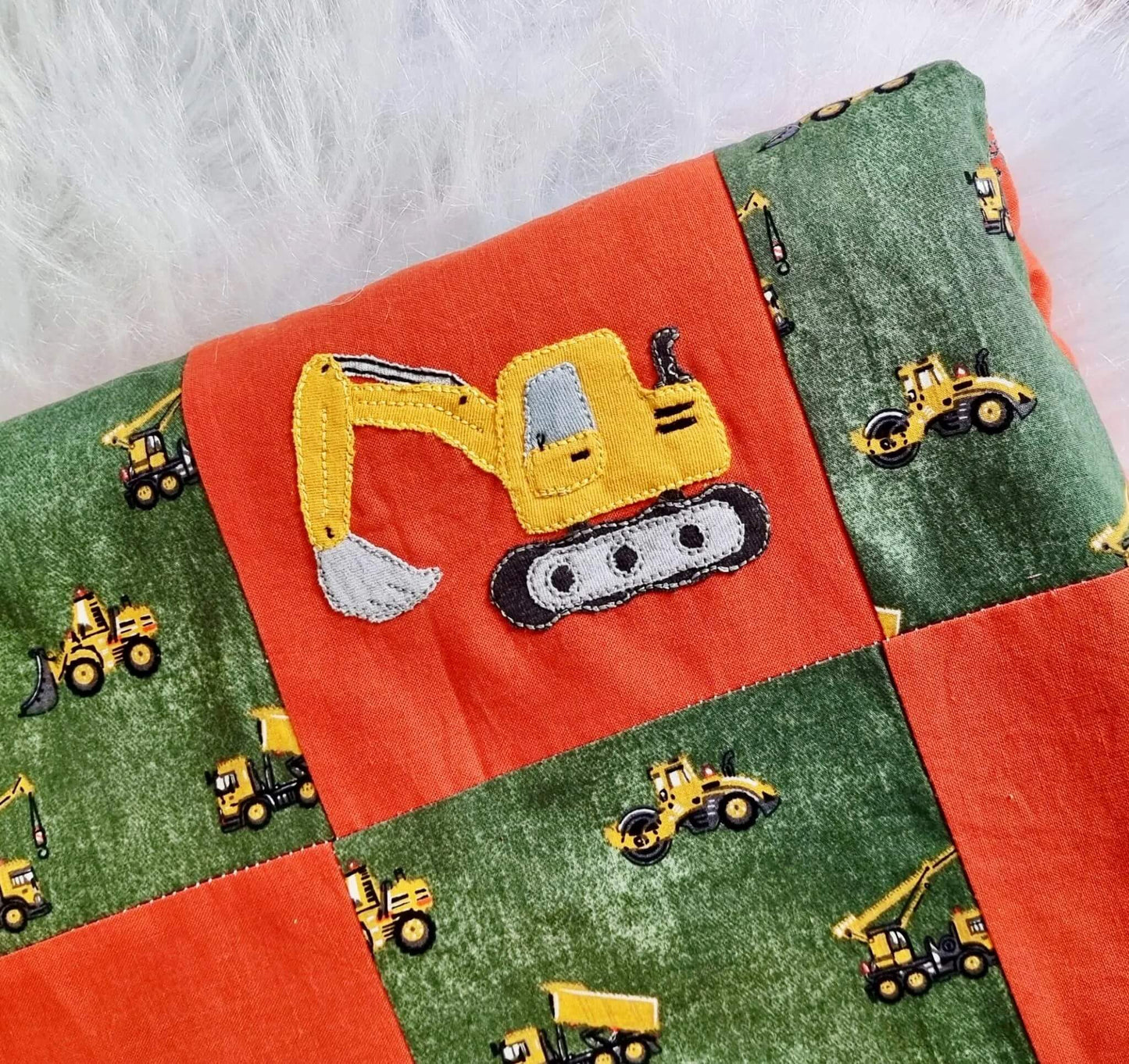 Bagger Stickmuster für Babykleidung – ideal für kleine Baumeister