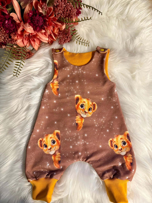 Baby Strampler mit Tiger Motiv und gelbem Stoffdetail