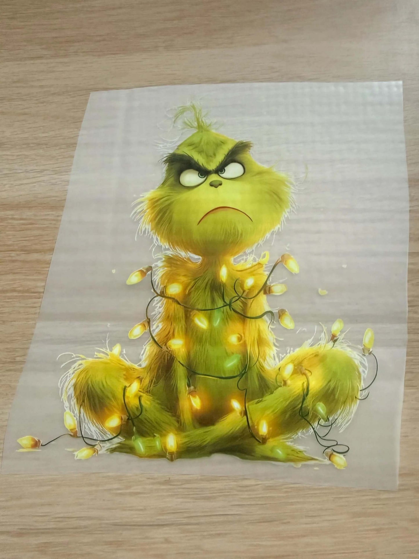 Weihnachts Bügelbild mit grünem Weihnachtsmuffel und Lichterkette
