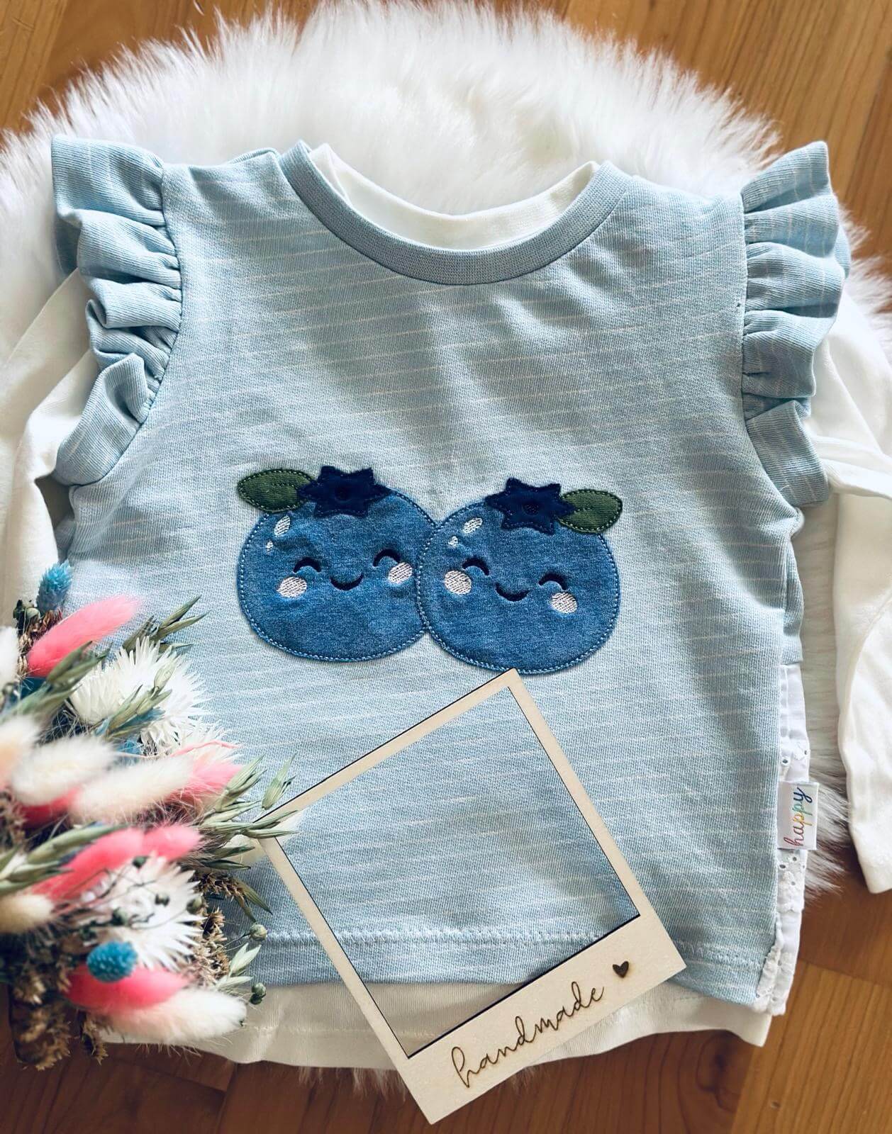 Stickmuster Blaubeeren Babyshirt Applikation Stickdatei
