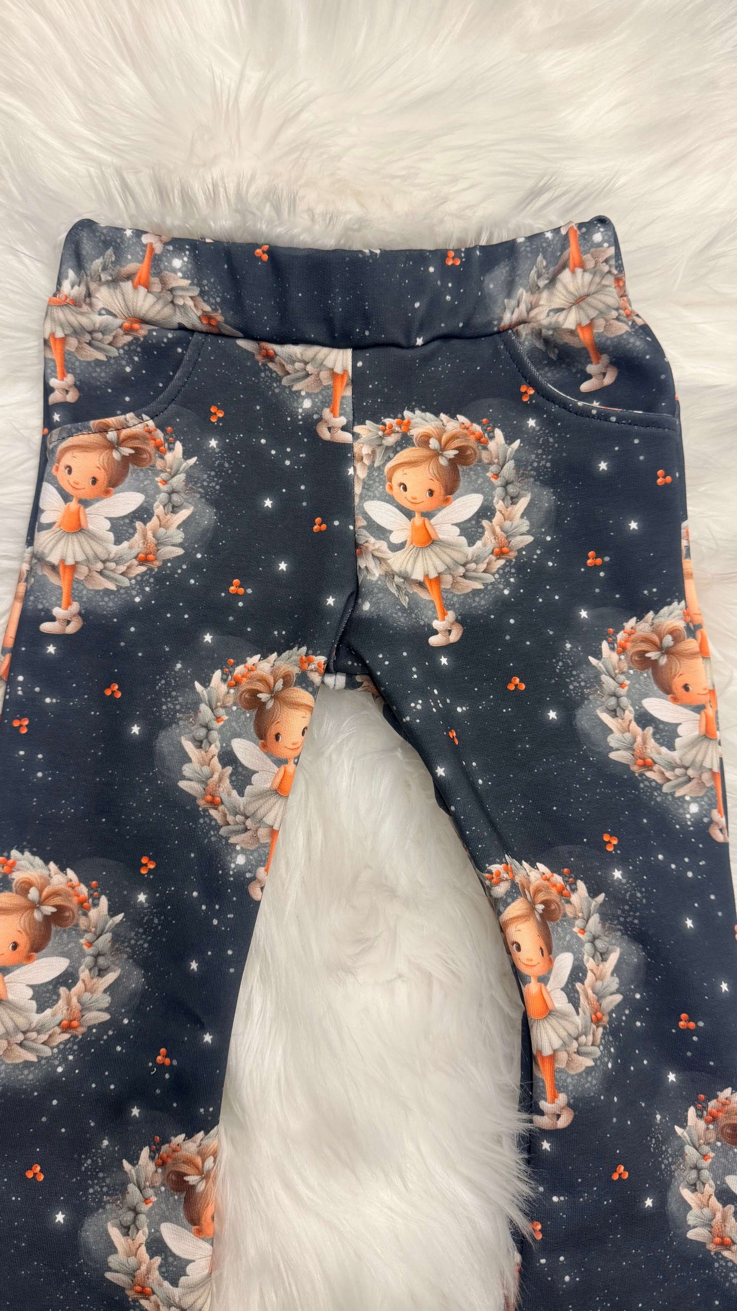 „Kinderhose mit Coverlock-Saum und elastischem Bund – ideal für Wintertage“