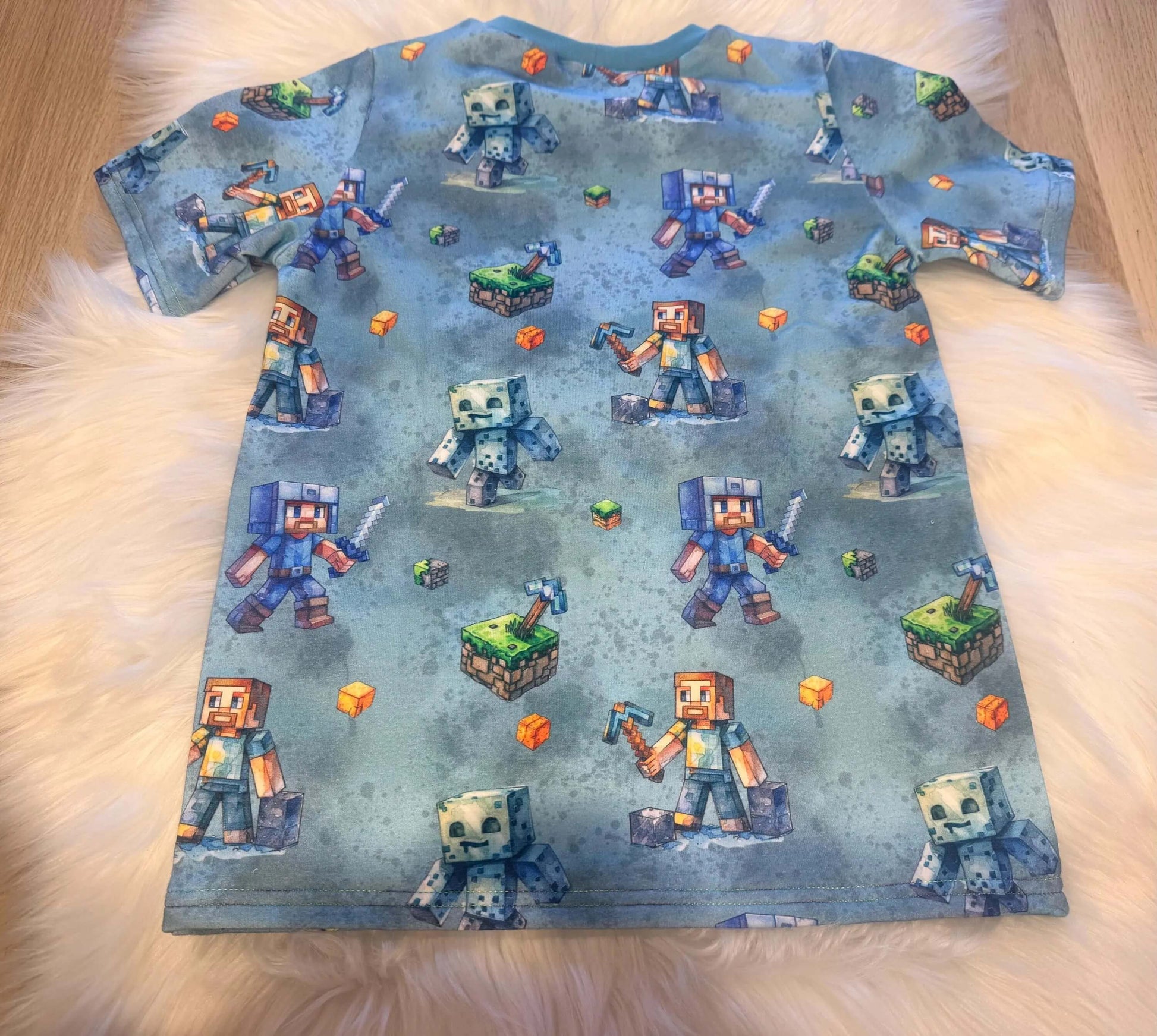 Coverlock Naht Saum Kinder Shirt handmade Qualität Detail