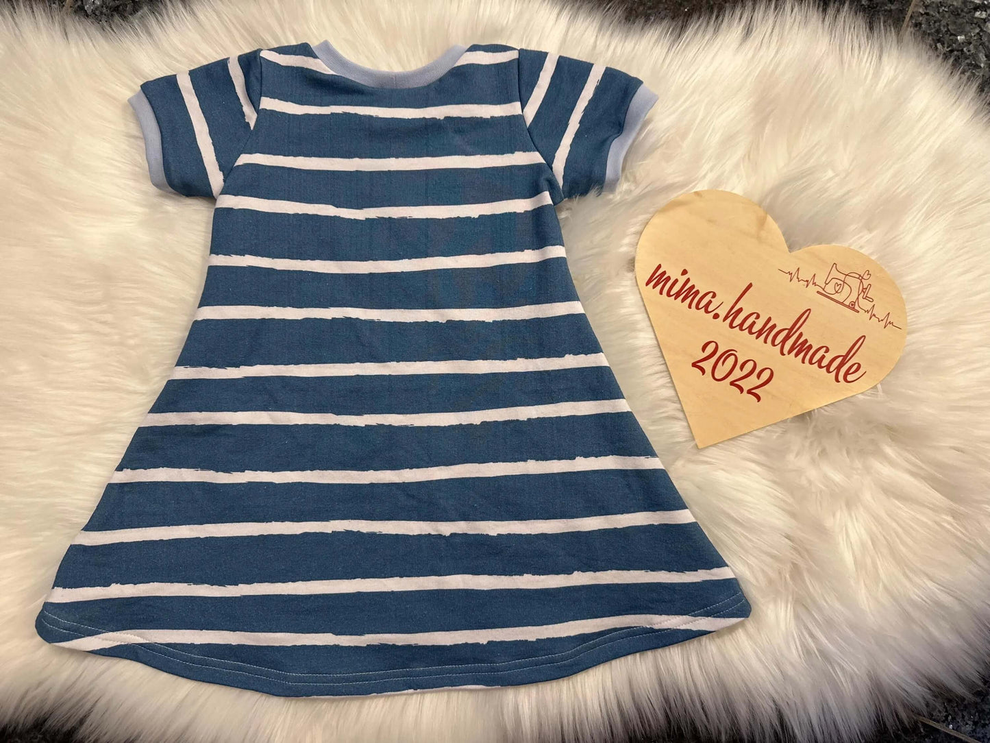 Rückseite Kinderkleid blau gestreift Größe 80
