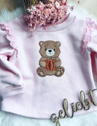 Herbstlicher Bär Stickmotiv – ideal für Kinderkleidung