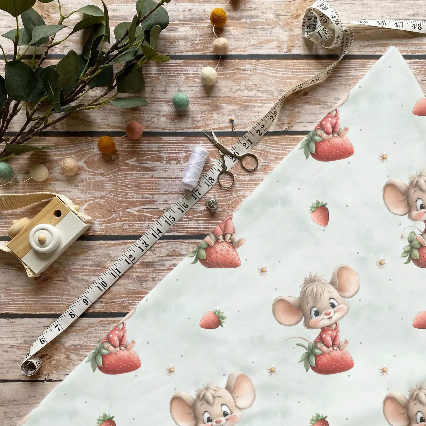 Jersey Erdbeermaus Kinderstoff OEKO TEX 100 weich Meterware Maus Erdbeeren
