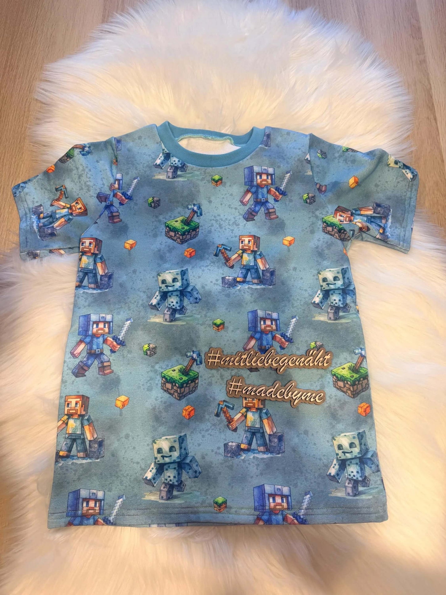 Kinder T Shirt Detail Bündchen Hals Ärmel hochwertig genäht