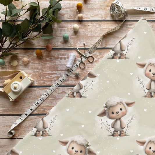 Schäfchen Stoff Meterware mit niedlichem Schaf und zarten Blüten
