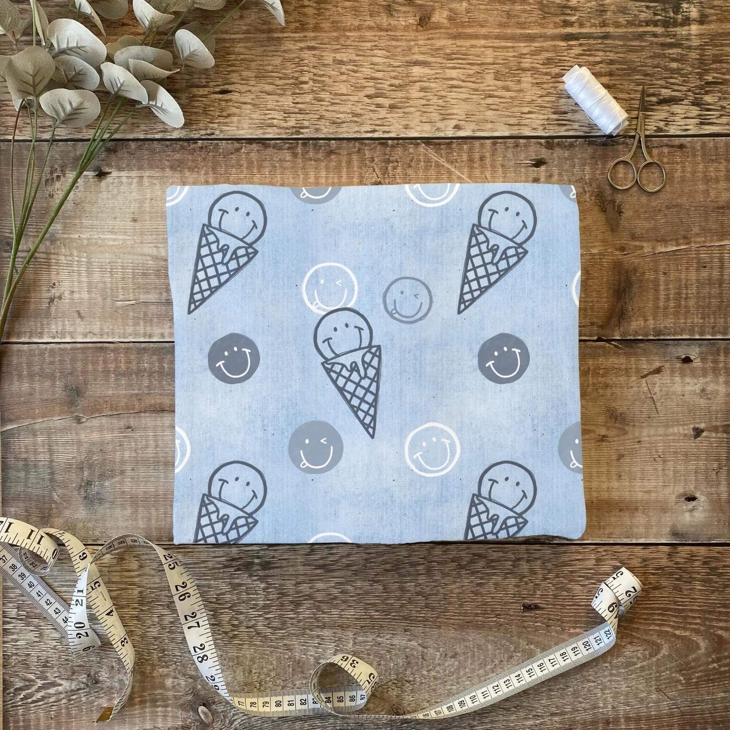 Smiley Eis Design Badestoff UV50+ – saisonaler Kinderstoff für Sommerprojekte
