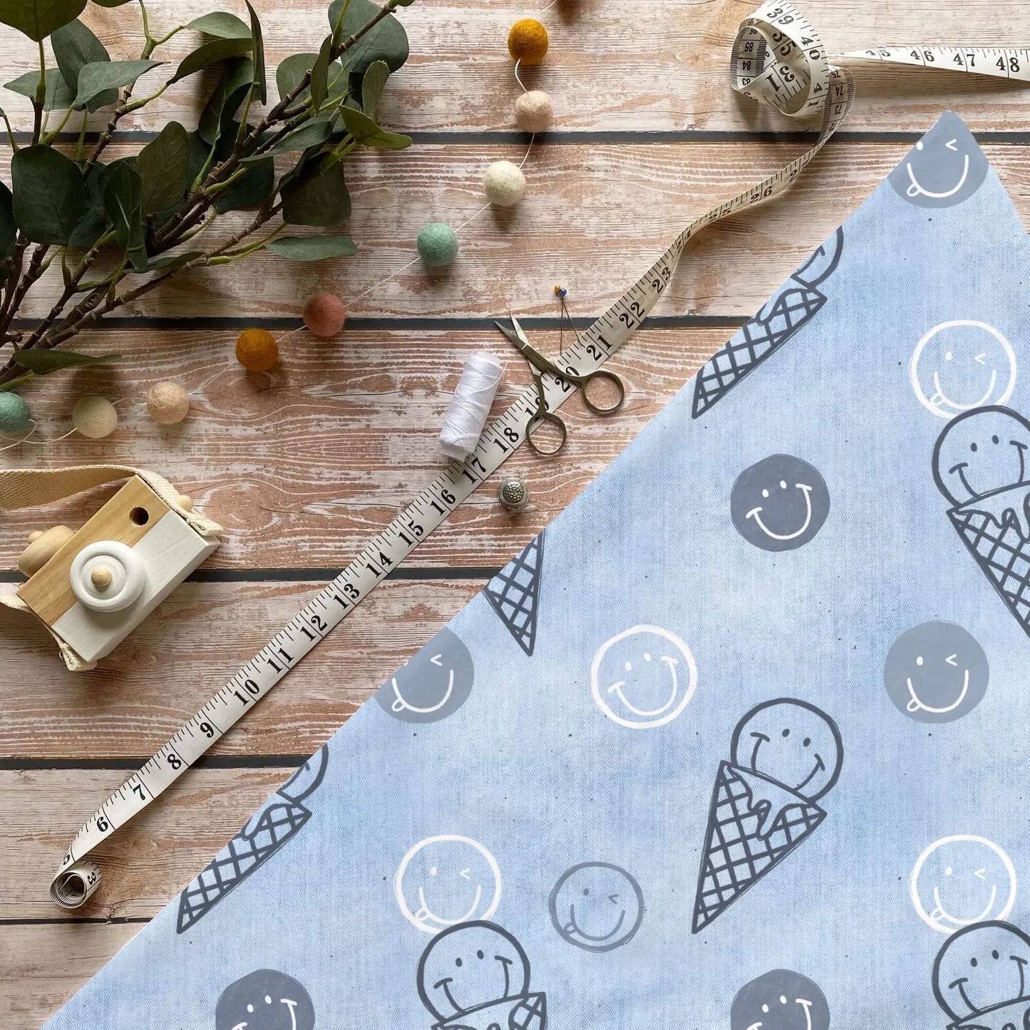 Smiley Eis Design French Terry – hochwertiger Kinderstoff mit Eiscreme & Smileys
