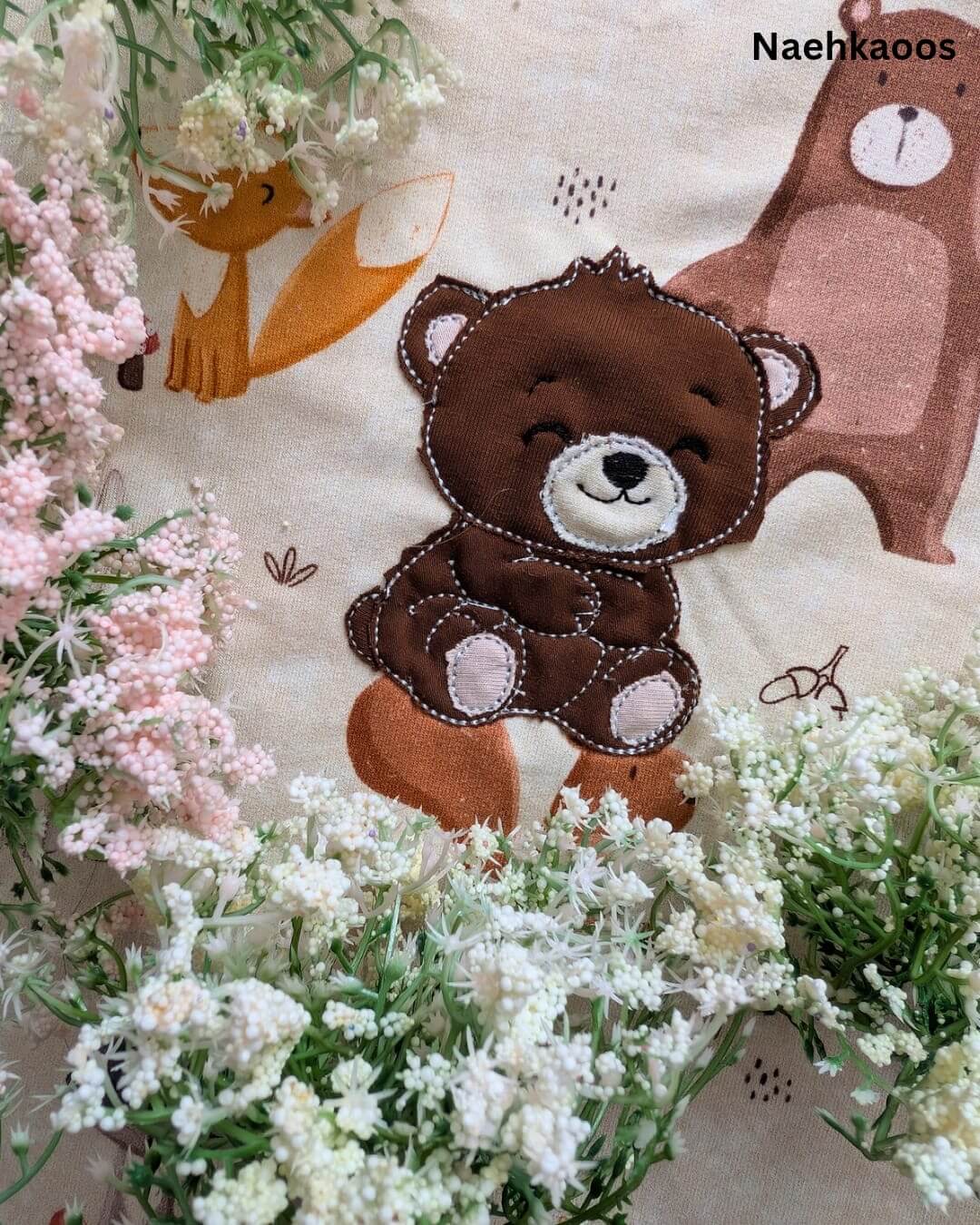 Handgemachter Stoff mit Plüschbär-Stickerei – Meterware für Babydecken und Kuschelkissen