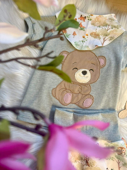 Embroidery Design: Schlafender Bär auf Naturstoff – perfekt für DIY-Projekte mit Herz