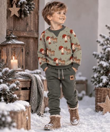 Wichtelfreund Lifestyle-Szene mit Laterne und Winterdeko im Schnee, OEKO-TEX 100 Jersey Weihnachtsstoff Deko-Szene