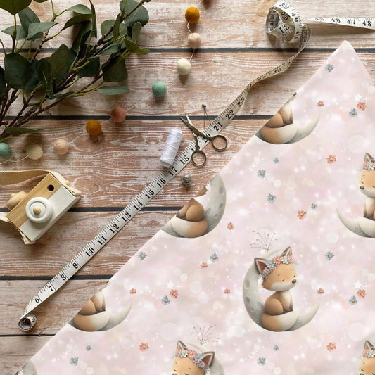 „Schlafender Fuchs Stoff Meterware – ideal für Kinderkleidung & Traumdesigns“