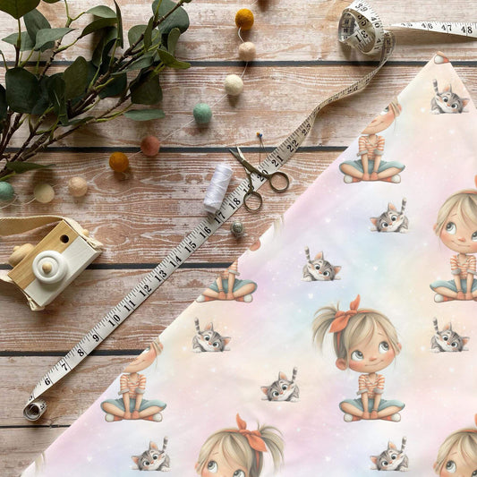 „Mädchen & Katze Stoff Meterware – ideal für Kinderkleidung & Tiermotive“