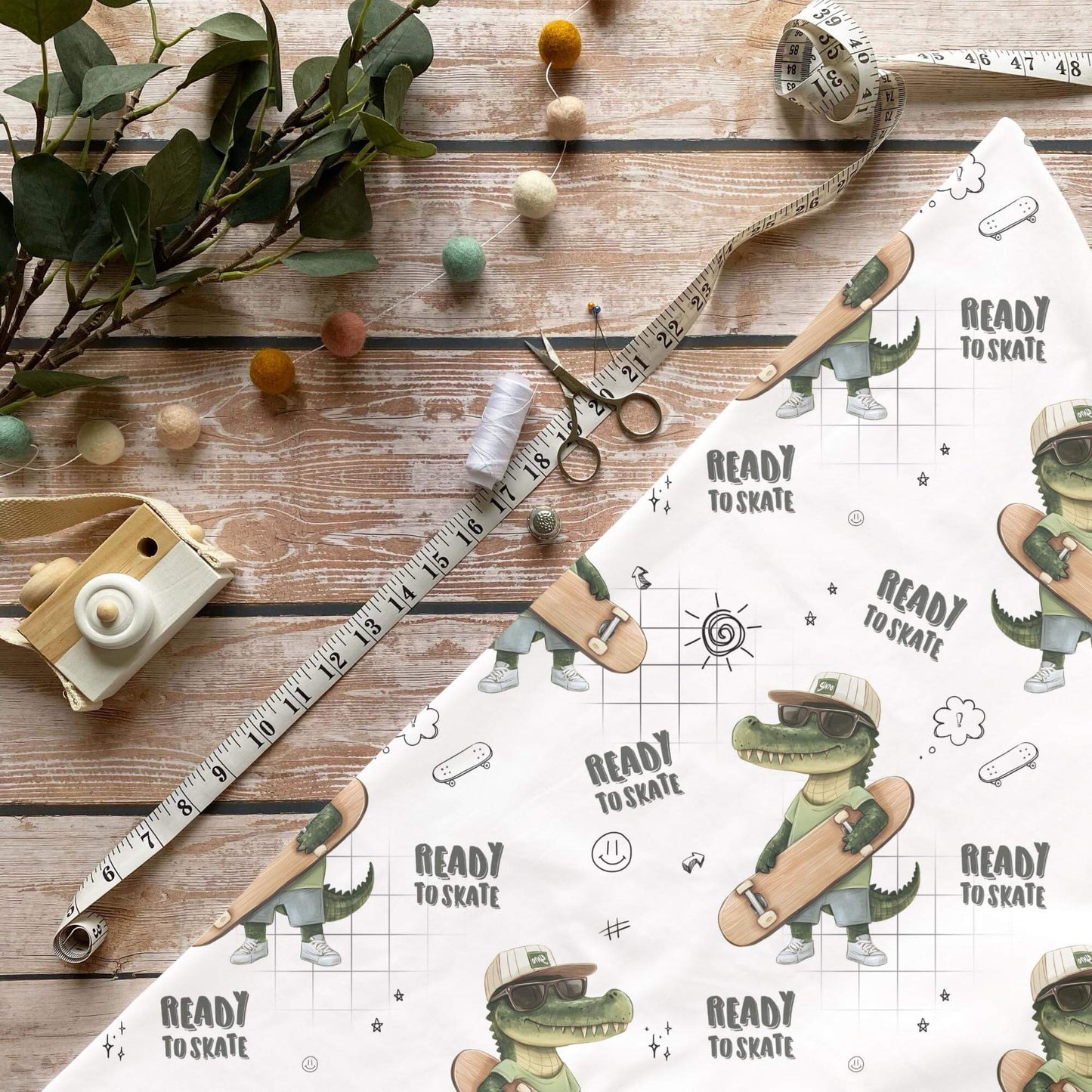 „Skater Kroko Stoff Meterware – ideal für Kinderkleidung & Streetstyle“