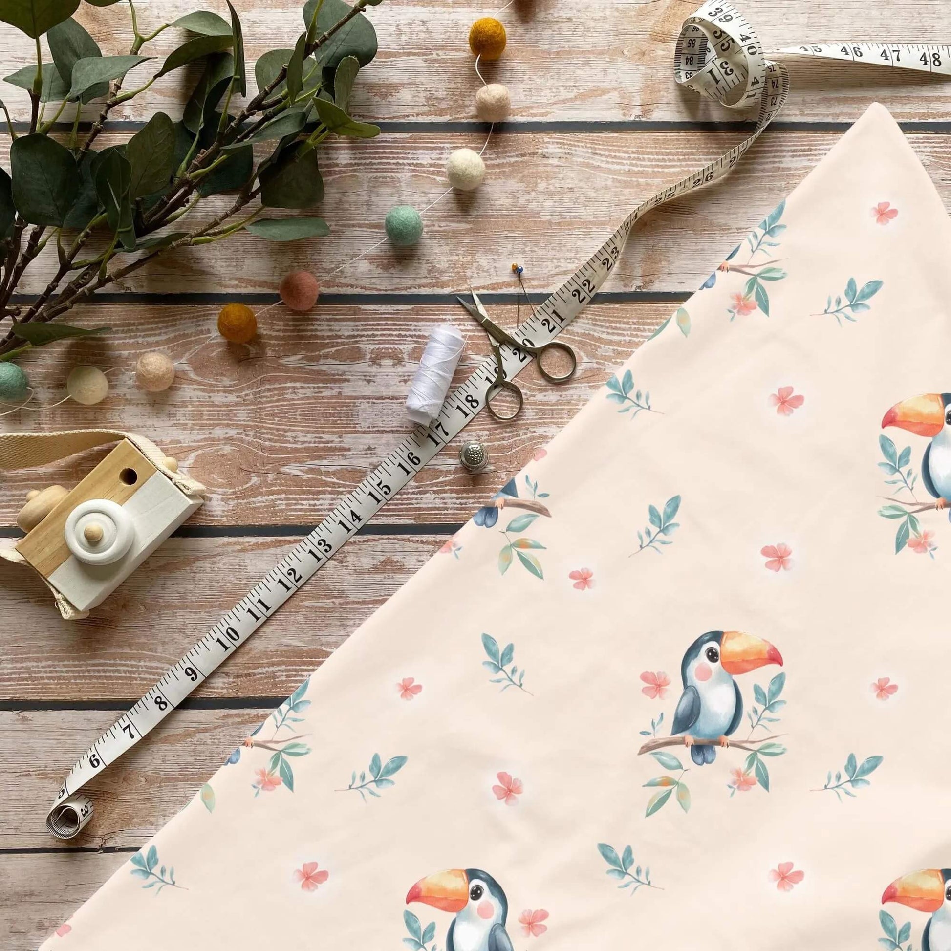 „Toucan Stoff Meterware – ideal für Kinderkleidung & Tropenmotive“
