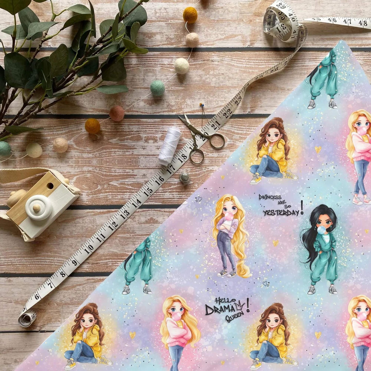 „Drama Queen Stoff Meterware – ideal für Kinderkleidung & Statementmotive“